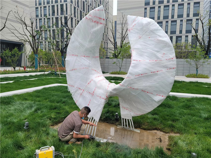 綠色生態雕塑的材料選擇有哪些常見的可再生材料？