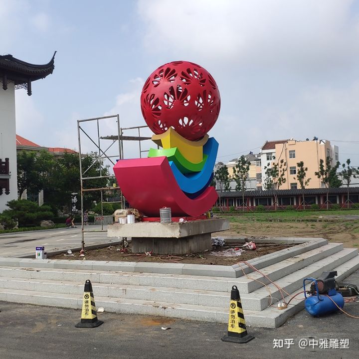 潮濕環境對玻璃鋼雕塑有什么影響？